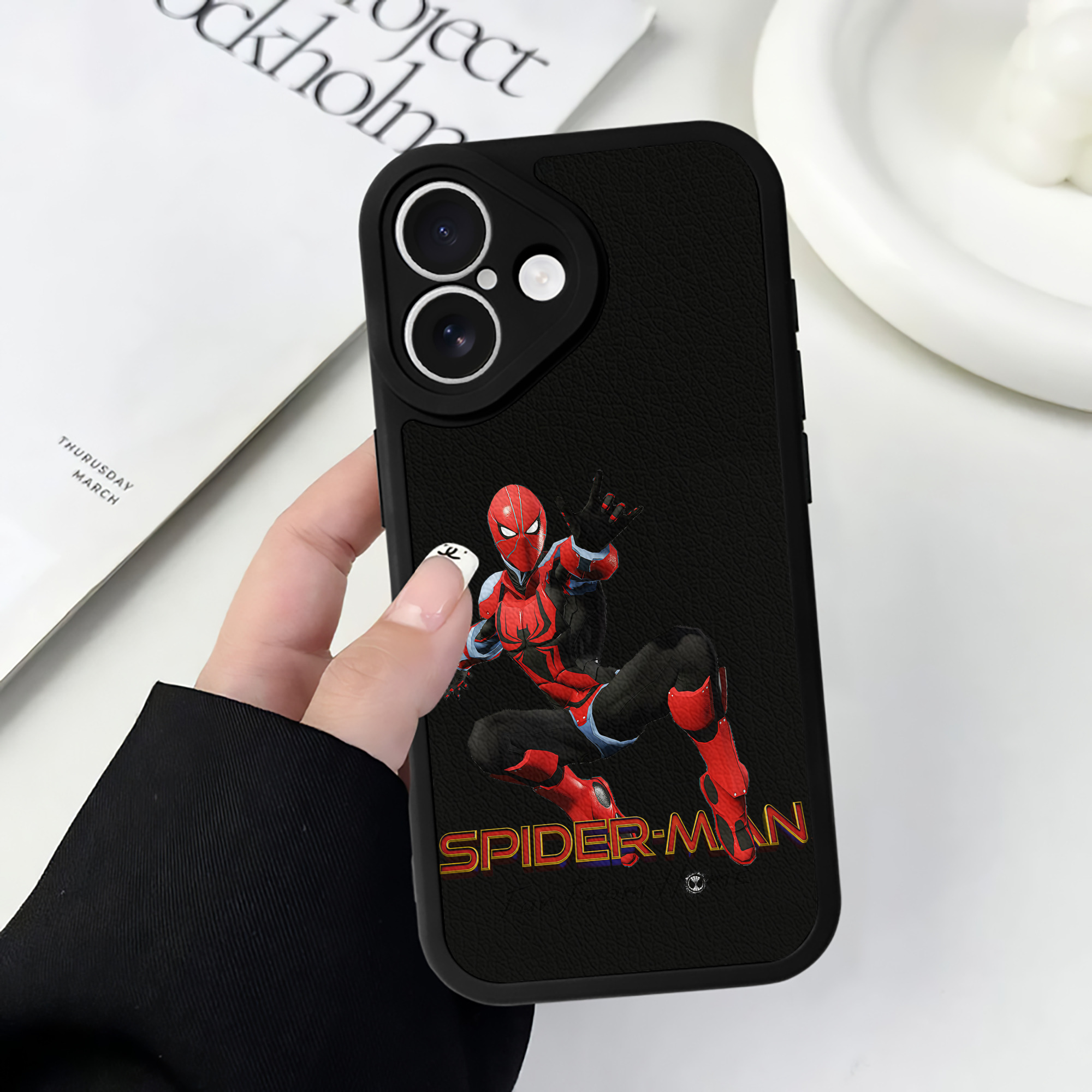 Spider Man スパイダーマン 【iPhone 16シリーズ対応】シリコンスマホケース（レザー調） 材質：シリコン